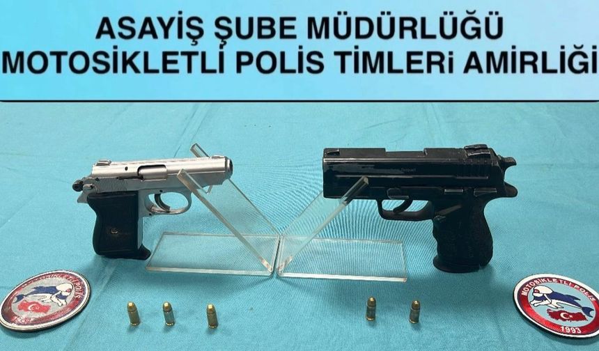 Ruhsatsız tabancayla gezen 2 kişi yakalandı!