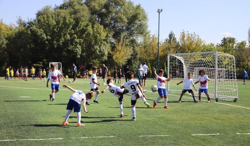 Zafer Bayramı’na  özel futbol şenliği düzenleniyor!