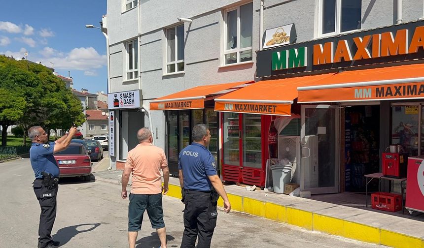 İkinci kattan düşen kadının hayatını market tentesi kurtardı!