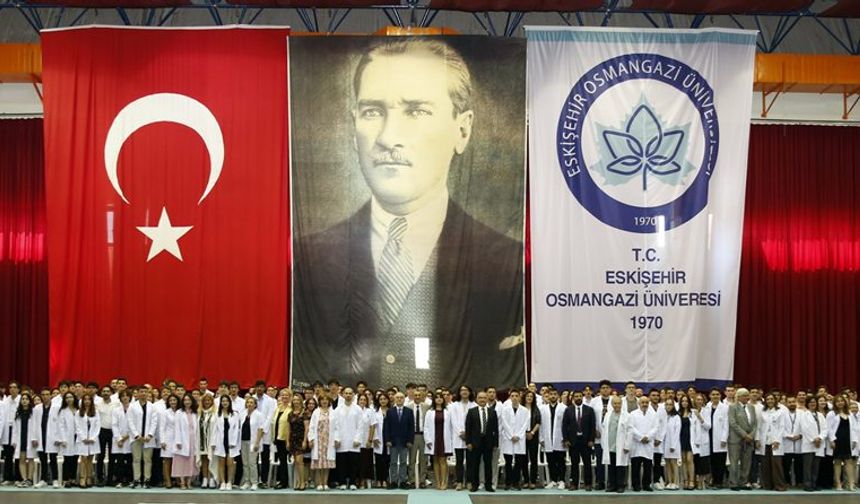 ESOGÜ Tıp Fakültesi'nin yeni öğrencileri beyaz önlüklerini giydi