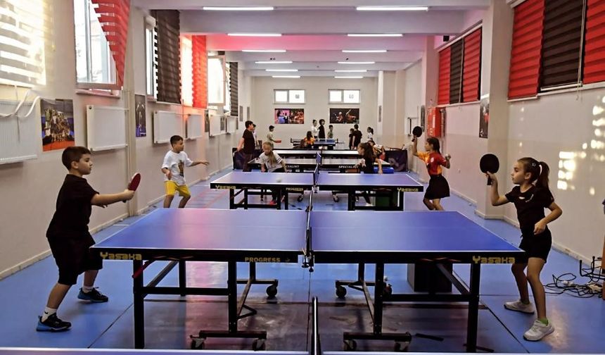 GSB Spor Okulları'nda masa tenisi çalışmaları devam ediyor