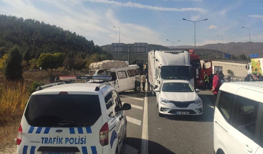 Eskişehir yolunda zincirleme kaza: 3 yaralı