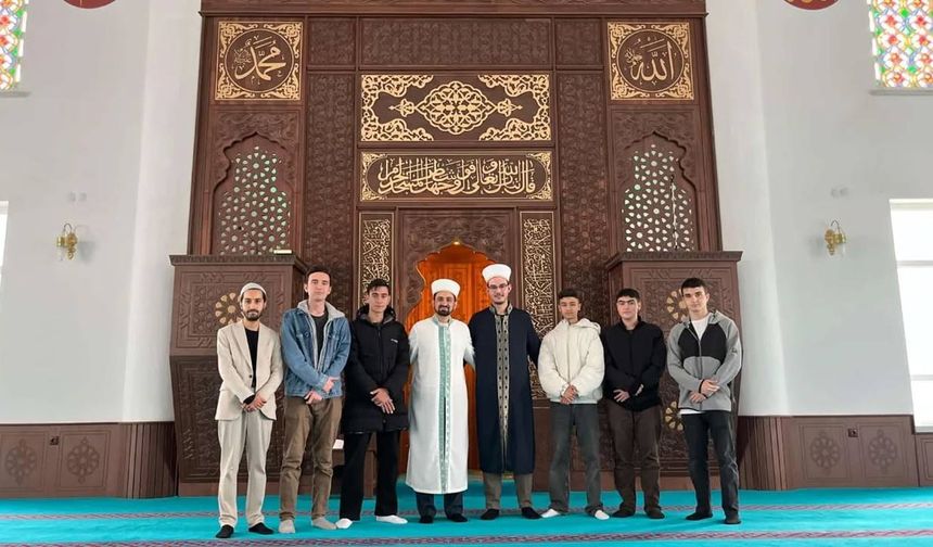 İmam hatip lisesi öğrencileri "Mihrapta Gençler Var" projesiyle mihraba geçti