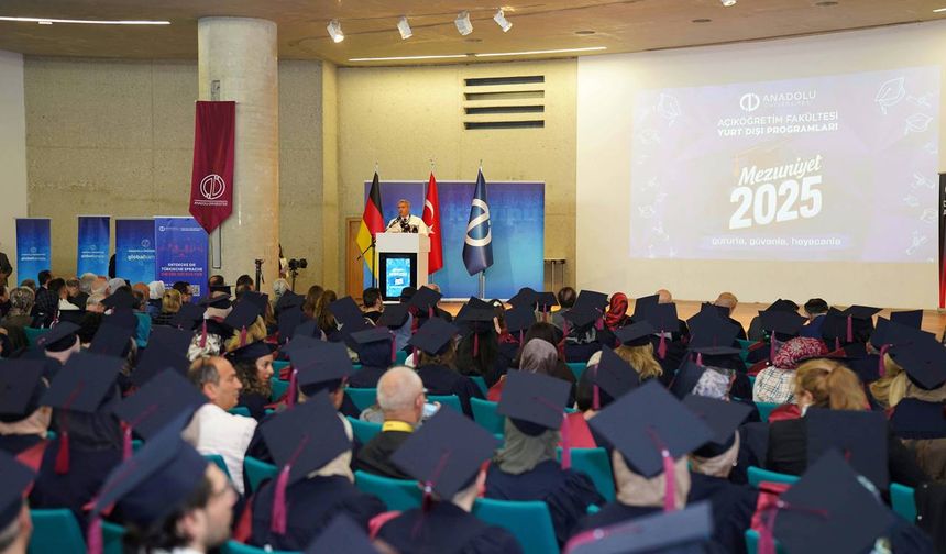 Anadolu Üniversitesi'nden Köln'de mezuniyet töreni