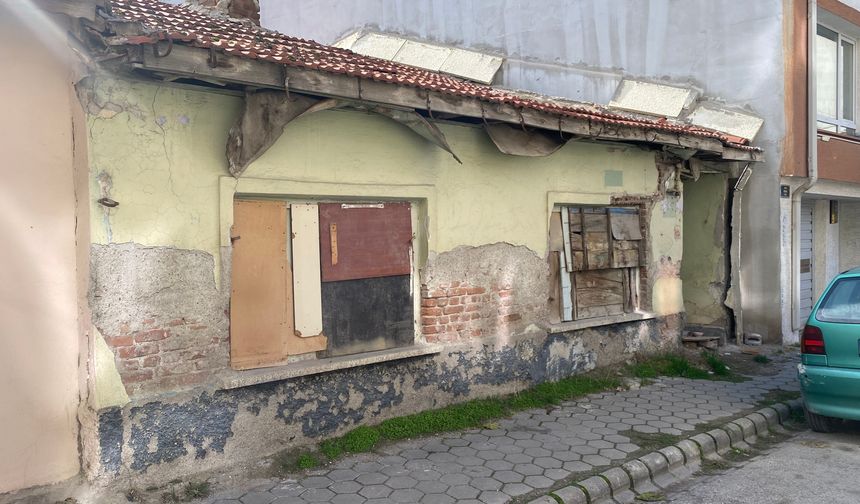Metruk ev mahalleliyi tedirgin ediyor!