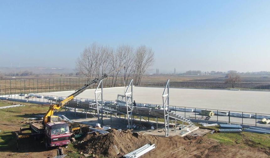 İnönü Spor Kompleksine çelik tribün