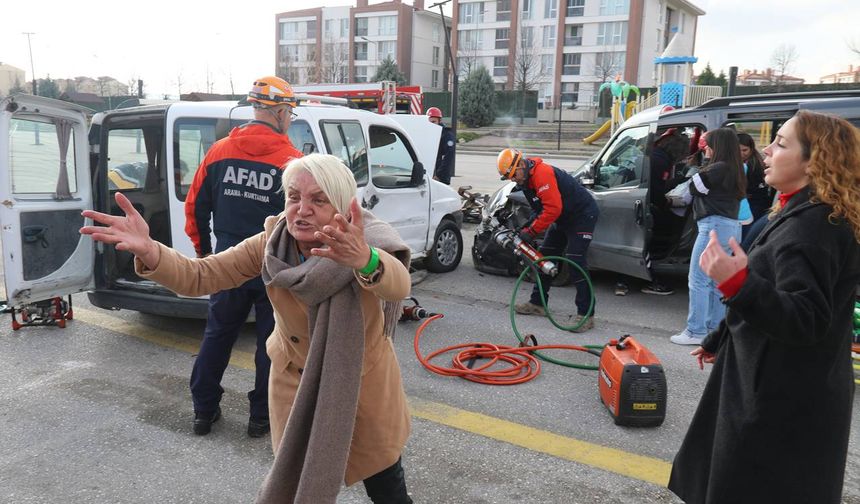 Eskişehir'de toplam 26 personel ve 9 araçla gerçekçi kaza tatbikatı