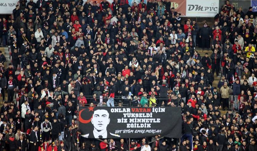 Es-Es taraftarı hava şehidi Emre Mercan'ı unutmadı