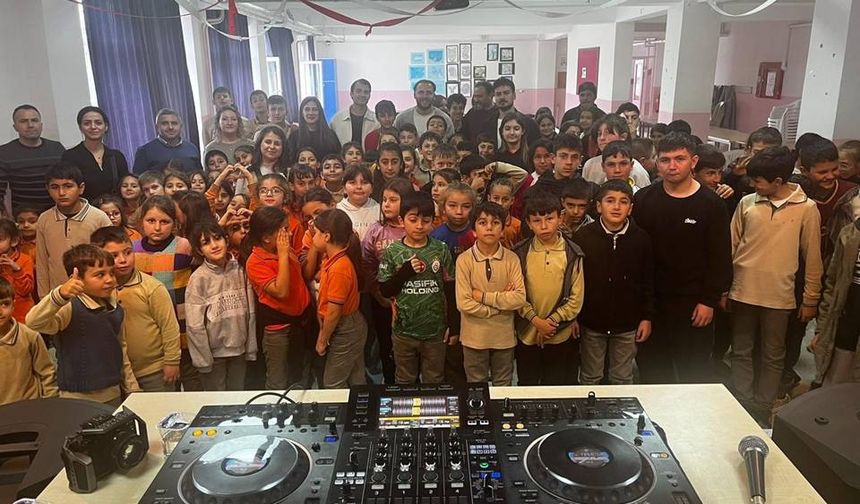 Eskişehir'de öğrenciler DJ ile buluştu