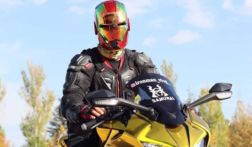 İron-Man kaskı ile dolaşan motosikletli dikkat çekiyor