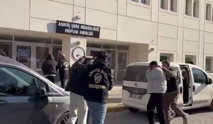 Kombi çalan 5 şüpheliden 4’ü tutuklandı