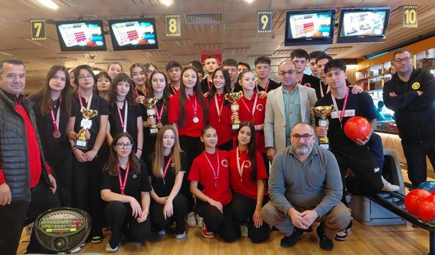 Eskişehir'de 'Okul Sporları Bowling Müsabakaları' tamamlandı