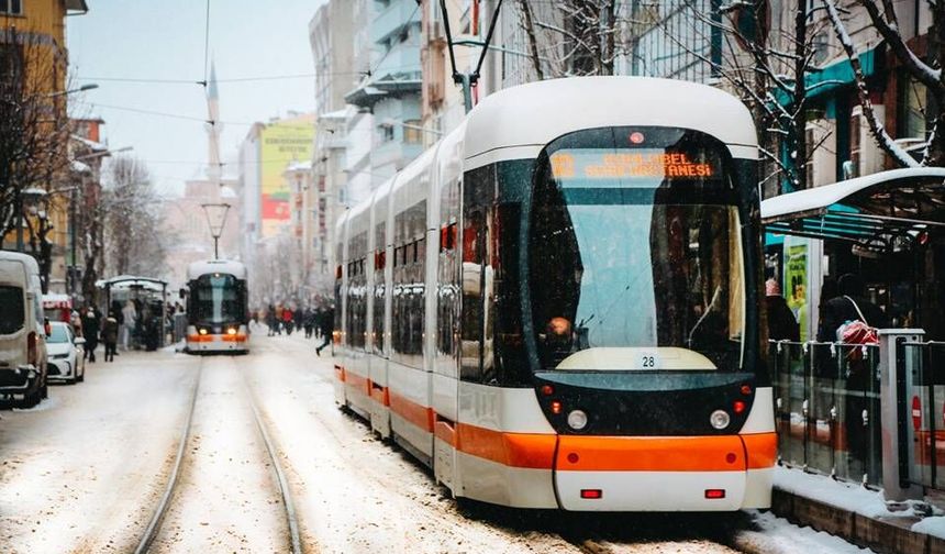 Eskişehir'e kar geri döndü: Hafta sonu hava nasıl olacak?