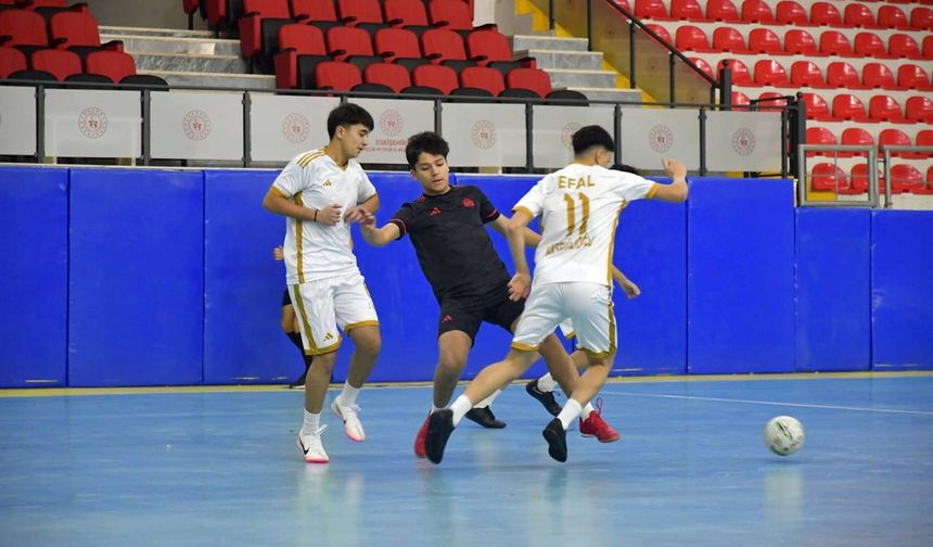 Okul sporları genç a erkek futsal müsabakaları başladı