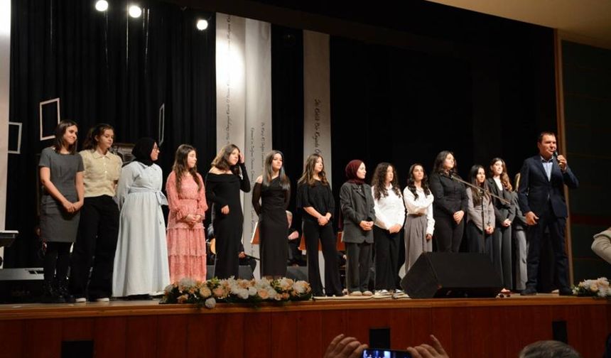 Liseli gençler Anadolu Türkülerinin sesini yükseltti