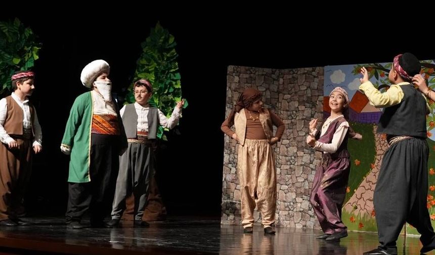 Sahnenin yıldızları göz kamaştırdı