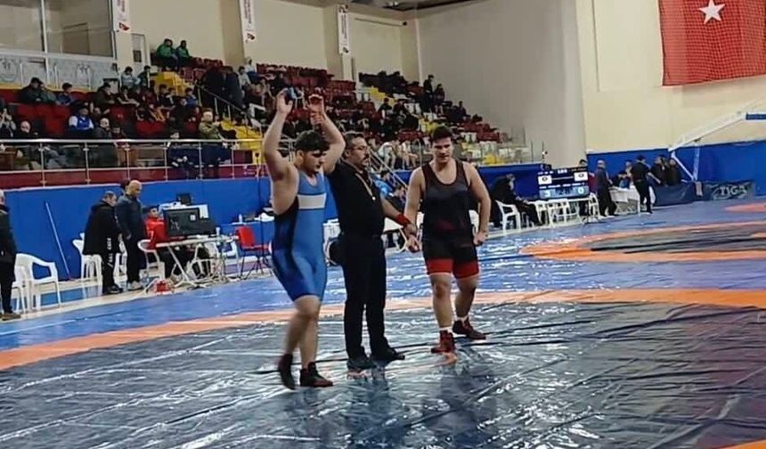 Milli güreşçi Mustafa Can Düzgün, Türkiye Şampiyonası biletini kaptı