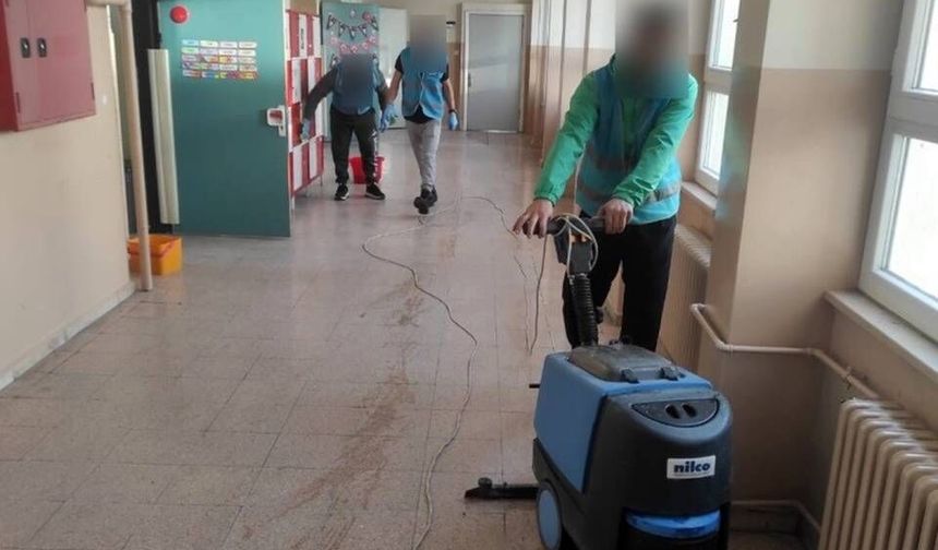 Yükümlüler, İsmet İnönü İlkokulu'nu temizledi