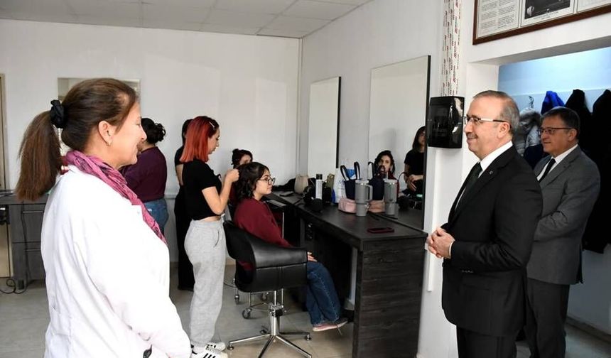 İl Milli Eğitim Müdürü Aydın, Halk Eğitim Merkezi'ndeki çalışmaları inceledi