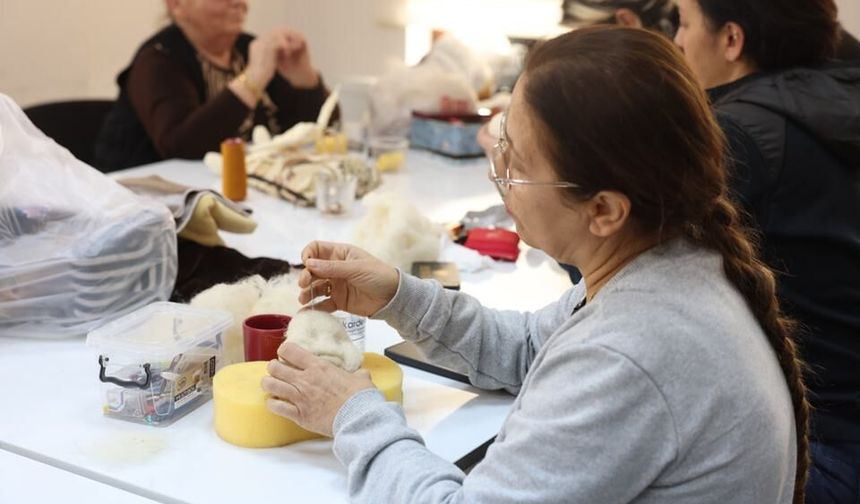 Atık kumaşlar sanata dönüşüyor