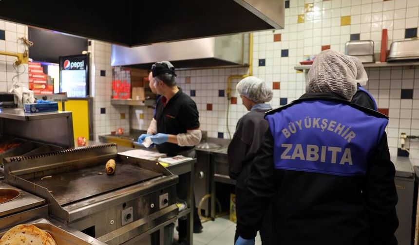 Büyükşehir zabıtası gıda işletmelerinde denetimlerini sürdürüyor