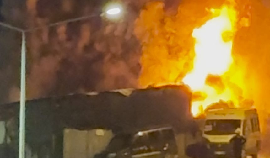 Eskişehir'de yangın: Alevler metrelerce yükseldi