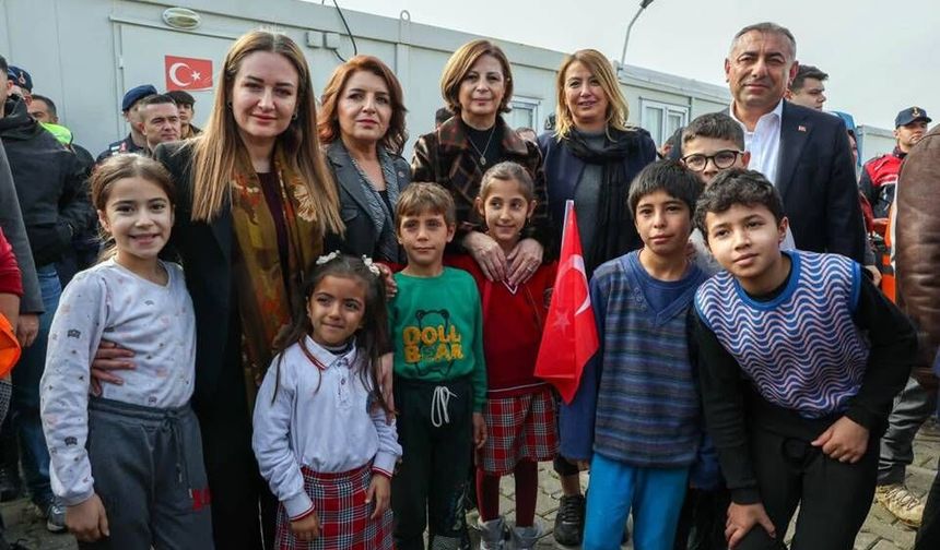 Başkan Ünlüce’den deprem bölgesine anlamlı ziyaret