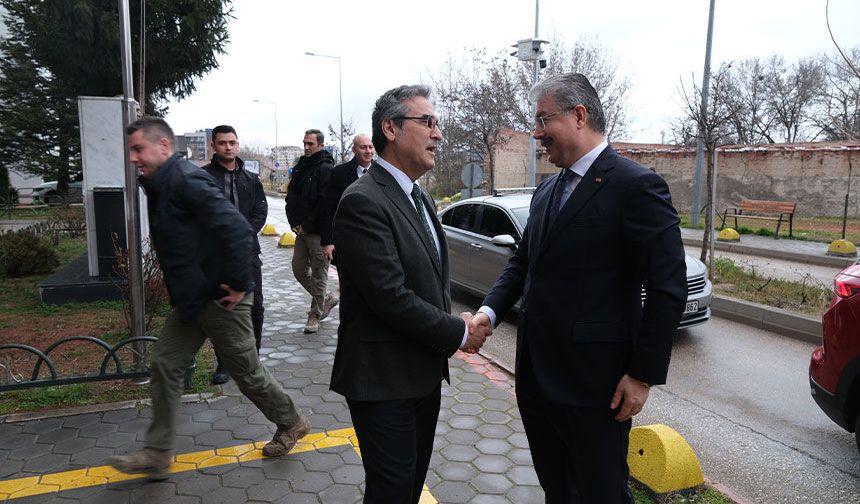 Eskişehir Valisi Yılmaz'dan Tepebaşı'na ziyaret