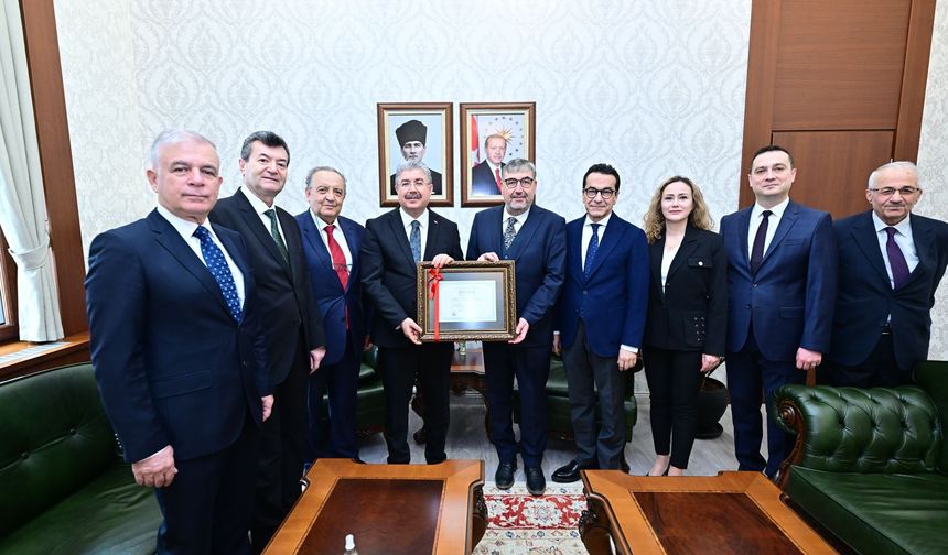 Sivrihisar Eğitim Vakfı’ndan Vali Yılmaz’a anlamlı jest