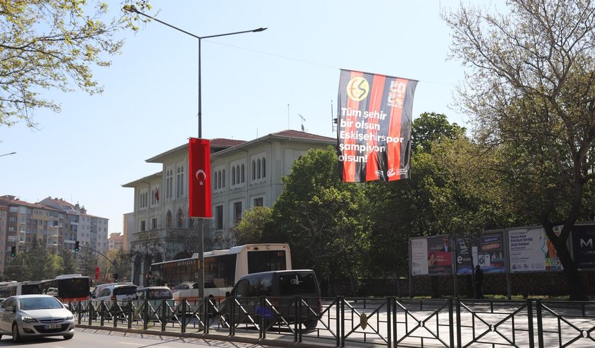 Büyükşehir şehri Eskişehirspor bayraklarıyla donattı!
