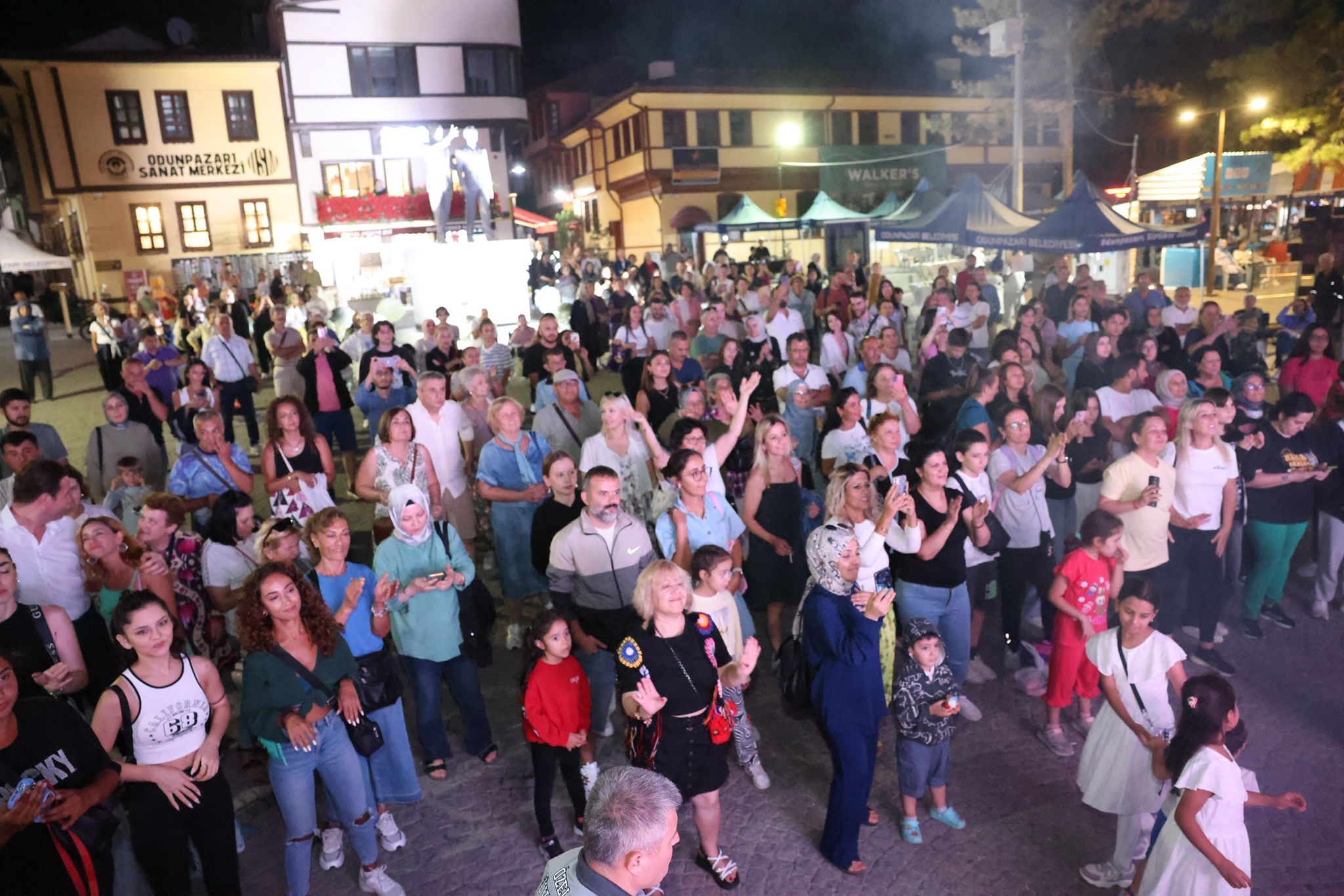 Başkan Kurt Tornanın Başına Geçti, Kalp Şeklinde Kâse Yaptı (10)