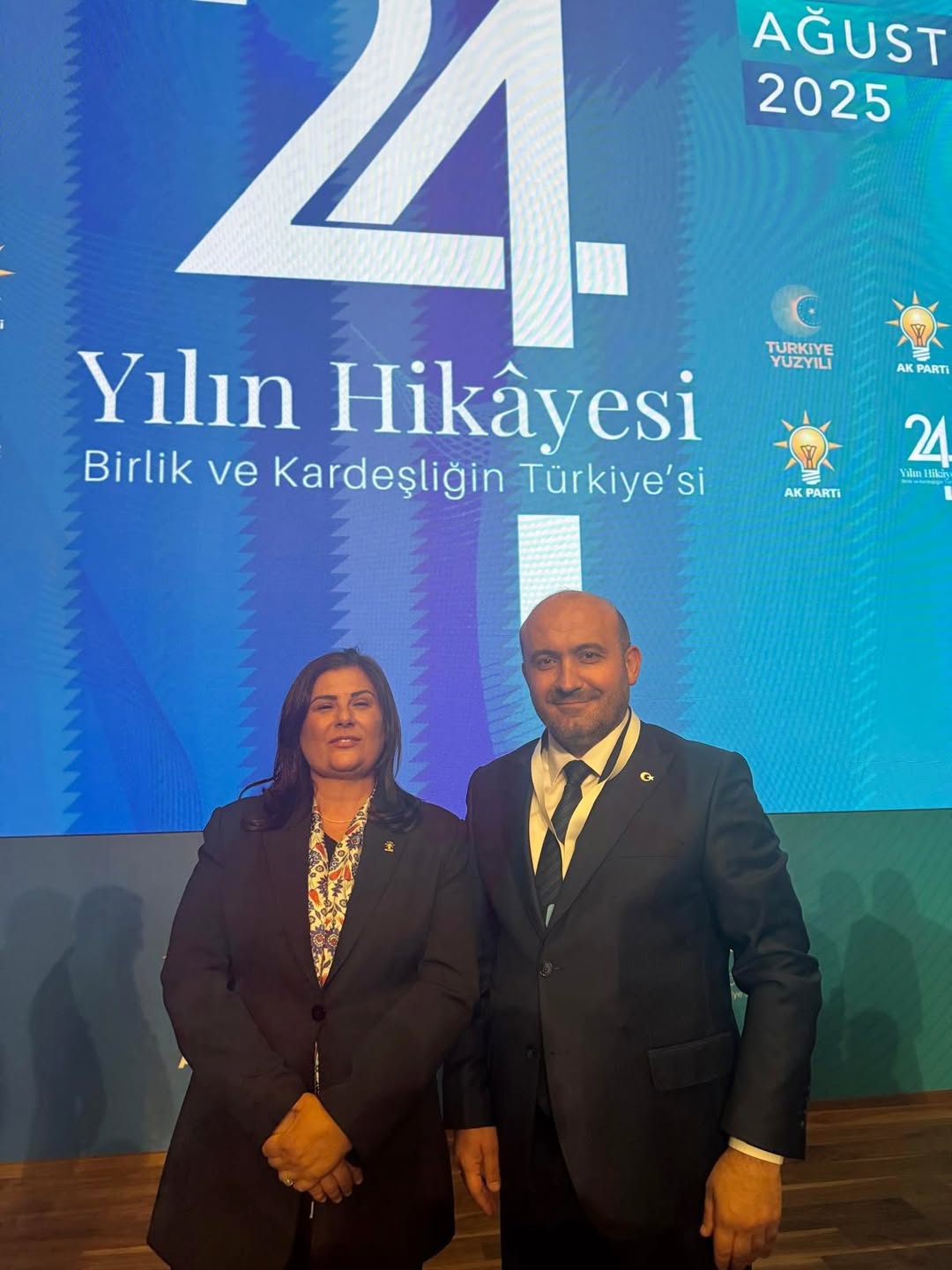 Huzura, Mutluluğa Ve Şehrin Için Icraata Hoş Geldin Özlem Başkan. 24 Yılın Hikâyesi, Birlik Ve