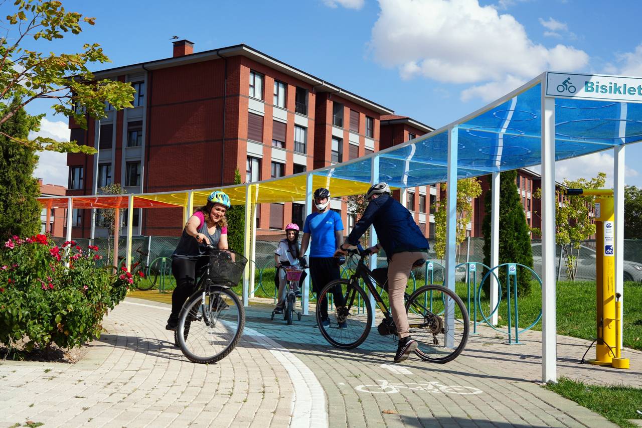 Büyükşehi̇rden Ai̇lelere Ve Gençlere Bi̇si̇klet Eği̇ti̇mi̇ (2)