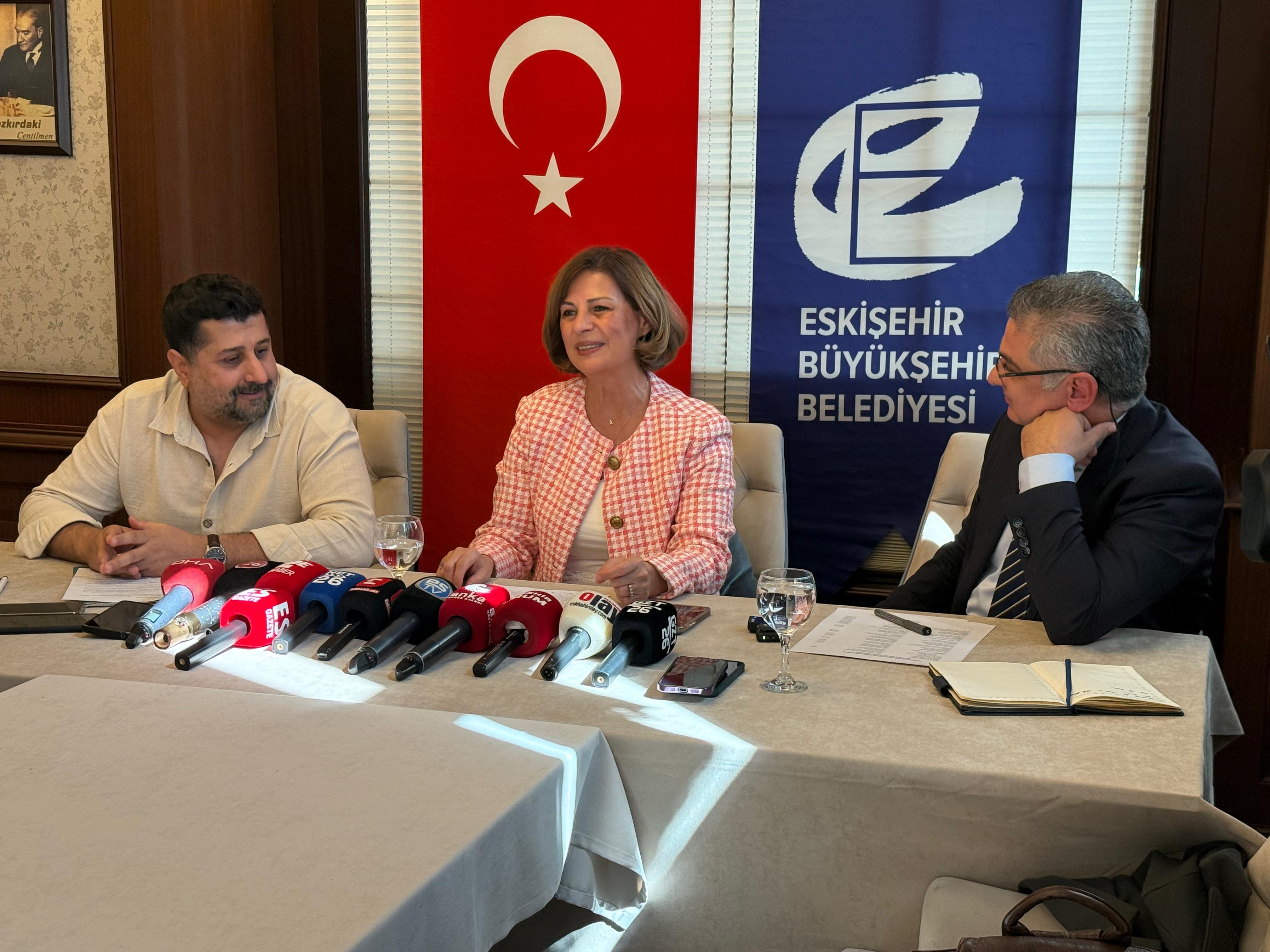 Perdeler Açiliyor Notalar Yükseli̇yor (2)