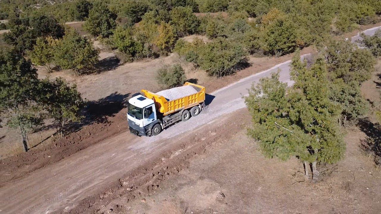 Büyükşehi̇rden Kirsal Yollara Büyük Dokunuş (8)