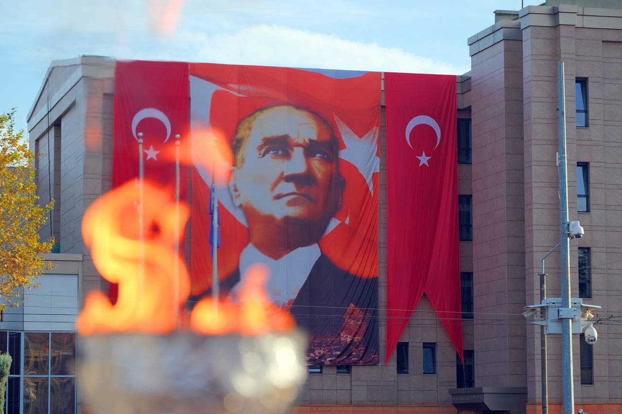 Ulu Önder Atatürk, Saygiyla Anildi (4)