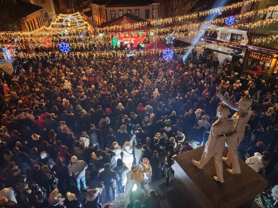 500 Bin Ziyaretçi, 7 Gün, Tek Meydan Odunpazarı Yeni Yıl Pazarı Rekor Kırdı (2)