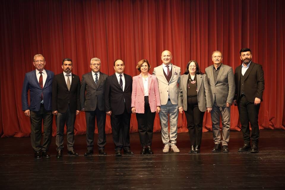 Zülfü Li̇vaneli̇’den Eski̇şehi̇r’de “Anadolu Hümani̇zmi̇” Söyleşi̇si̇ (7)