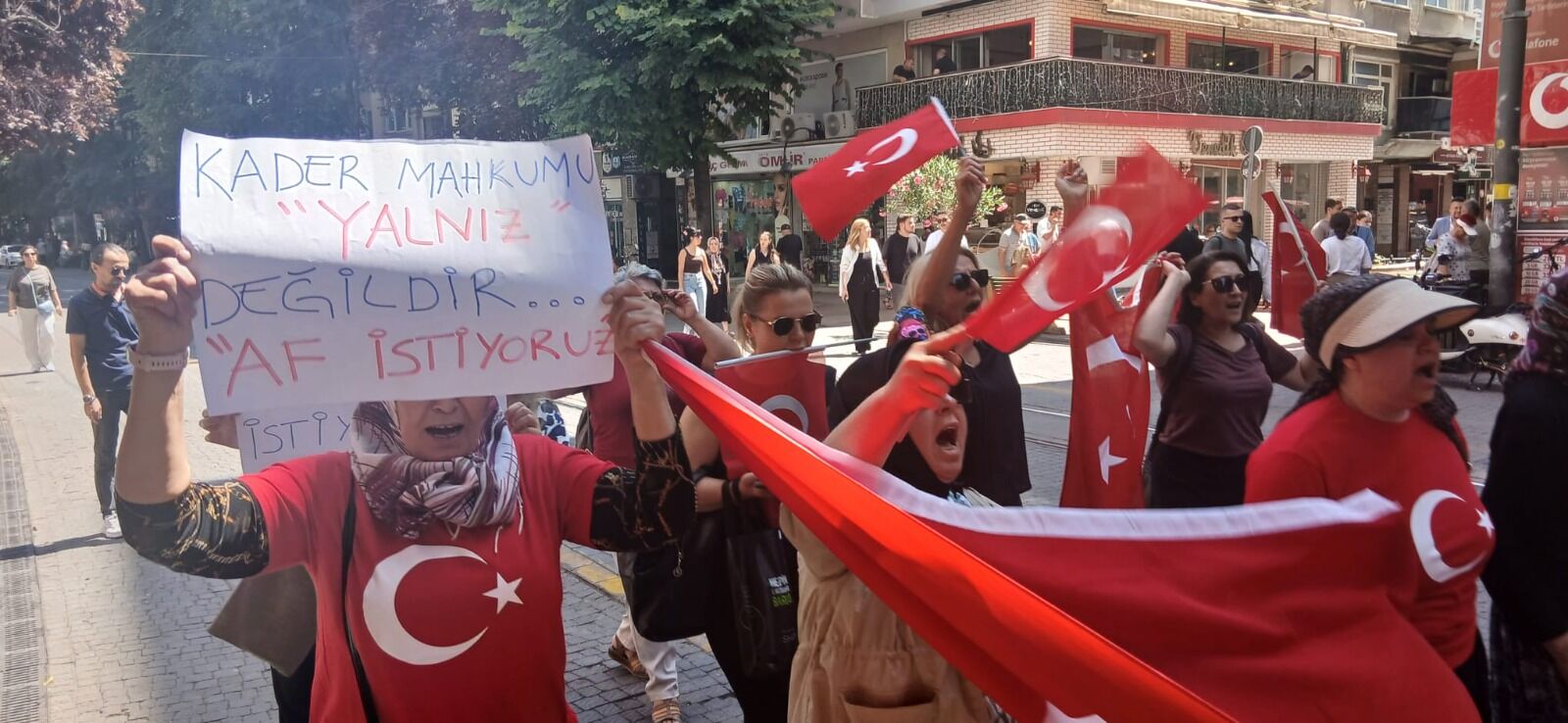 Eskişehir'de genel af çağrısı: Mahkum yakınları seslerini duyurdu