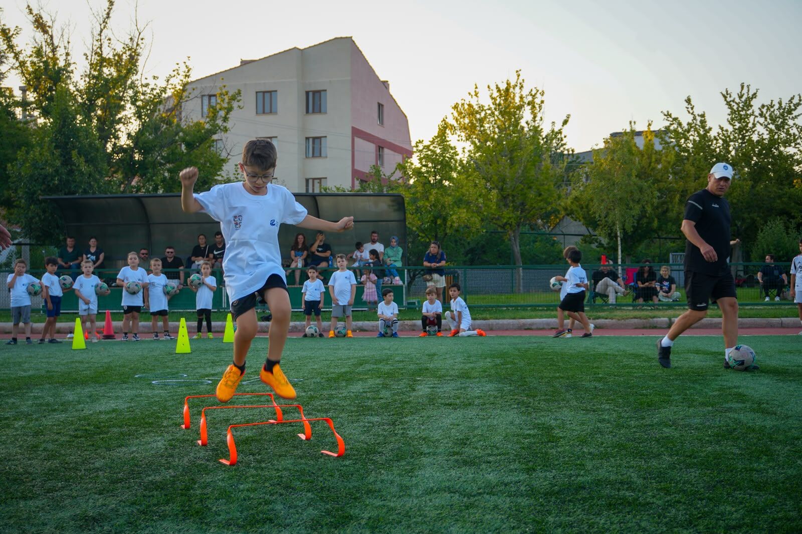 Eskişehir’de yüzlerce çocuk sporla buluştu